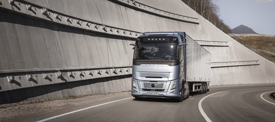 Volvo Trucks launches world-first stop/start engine to cut fuel use and emissions